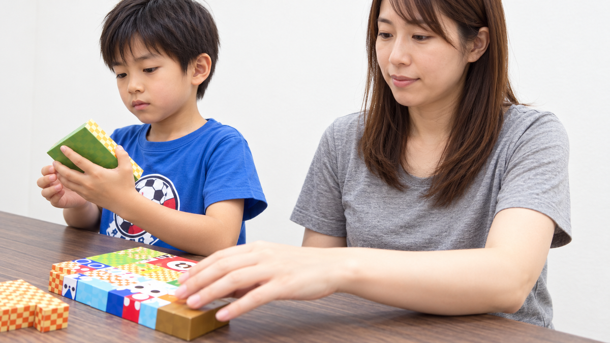 IRODORI マグネットブロックで遊ぶ親子